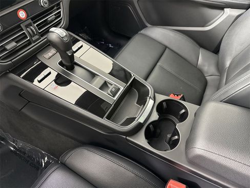 Certified 2025 Porsche Macan image 32