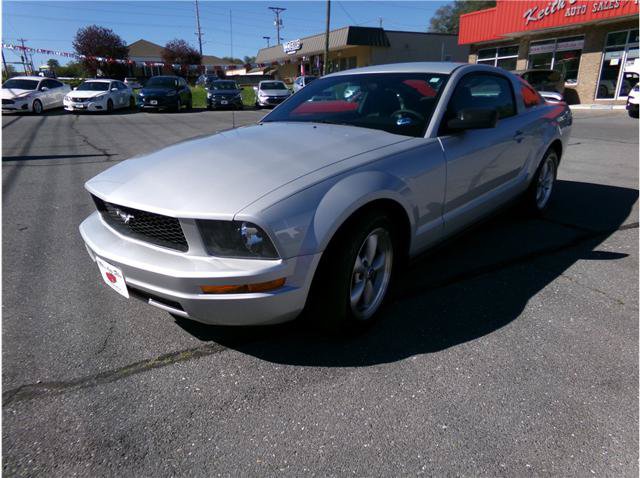 Used 2005 Ford Mustang Premium RWD image 1