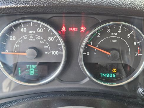 Used 2014 Jeep Wrangler Unlimited Rubicon w/ Connectivity Group AWD/4WD image 23