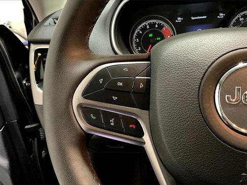 Used 2022 Jeep Cherokee Limited image 11