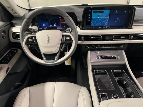 New 2026 Lincoln Aviator AWD image 8