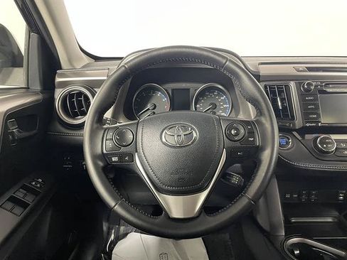 Used 2018 Toyota RAV4 XLE AWD/4WD image 13