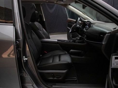 Used 2023 Nissan Rogue SL w/ SL Premium Package image 16