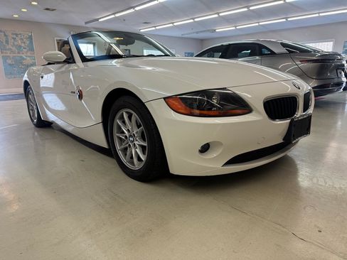Used 2004 BMW Z4 2.5i image 8