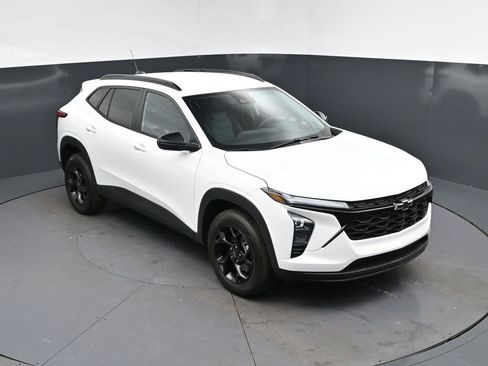 New 2026 Chevrolet Trax LT w/ Driver Confidence Package FWD image 1