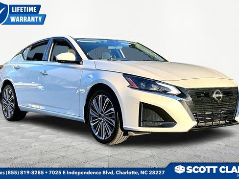 Used 2024 Nissan Altima 2.5 SL image 1