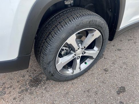 New 2026 Jeep Grand Cherokee Limited w/ Luxury Tech Group II image 10