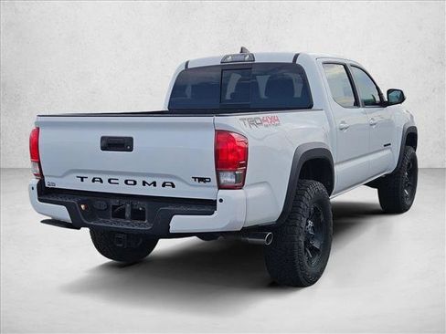 Used 2017 Toyota Tacoma TRD Off-Road AWD/4WD image 5
