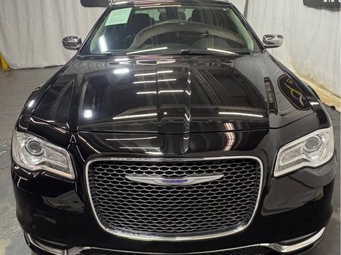 Used 2019 Chrysler 300 Limited image 2