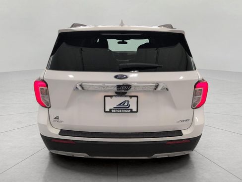 Used 2024 Ford Explorer XLT w/ Equipment Group 202A AWD/4WD image 25