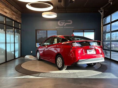 Used 2022 Toyota Prius LE FWD image 5