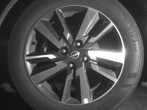 Used 2025 Nissan Versa SV image 12