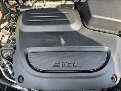 Used 2023 Chrysler Pacifica Touring-L FWD image 28