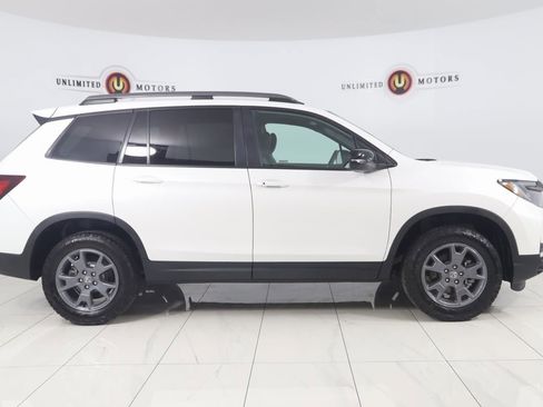 Used 2024 Honda Passport TrailSport image 2