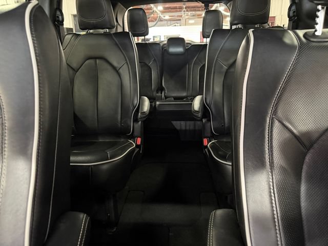 Used 2025 Chrysler Pacifica Limited FWD image 34