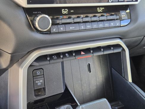 Used 2024 Toyota Tundra Limited image 22