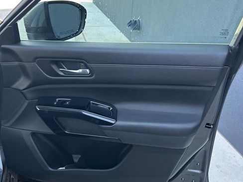 Used 2022 Nissan Pathfinder SV image 15