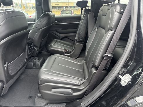 Used 2025 Jeep Grand Cherokee L Limited image 13