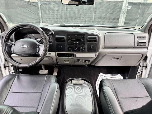 Used 2005 Ford F350 Lariat image 12