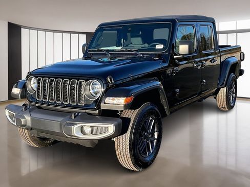 New 2025 Jeep Gladiator Sport AWD/4WD image 2