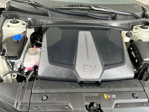Used 2024 Kia EV6 Wind w/ Wind Technology Package RWD image 33