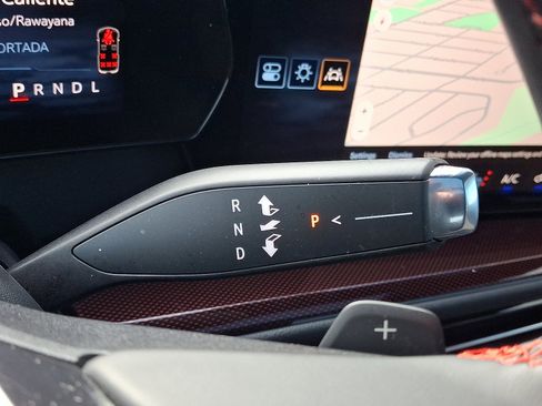 Used 2024 Chevrolet Traverse RS image 17