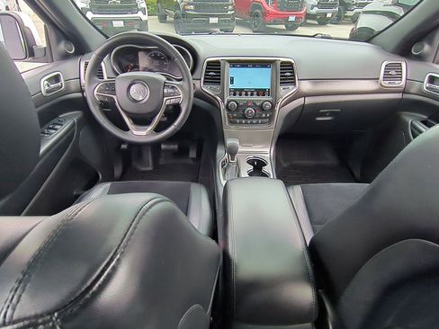 Used 2018 Jeep Grand Cherokee Altitude RWD image 21
