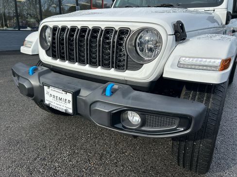 Used 2024 Jeep Wrangler Sport S image 14