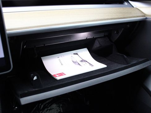 Used 2023 Tesla Model 3 Standard Range image 12