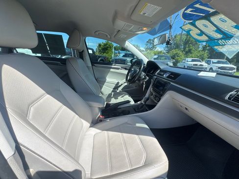 Used 2017 Volkswagen Passat 1.8T R-Line FWD image 8
