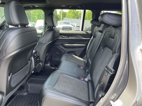 New 2026 Jeep Grand Cherokee Altitude AWD/4WD image 19