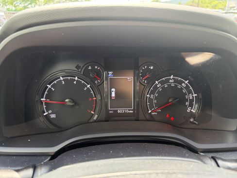 Used 2024 Toyota 4Runner SR5 AWD/4WD image 21