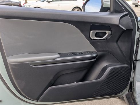 Used 2025 Kia K4 LXS image 11