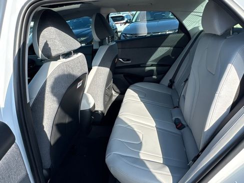 New 2026 Hyundai Elantra Limited image 11