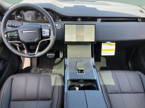Used 2026 Land Rover Range Rover Evoque Dynamic SE AWD/4WD image 15