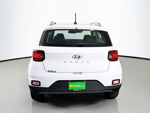 Used 2026 Hyundai Venue SEL FWD image 8