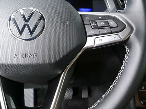 Used 2023 Volkswagen Tiguan SE FWD image 13