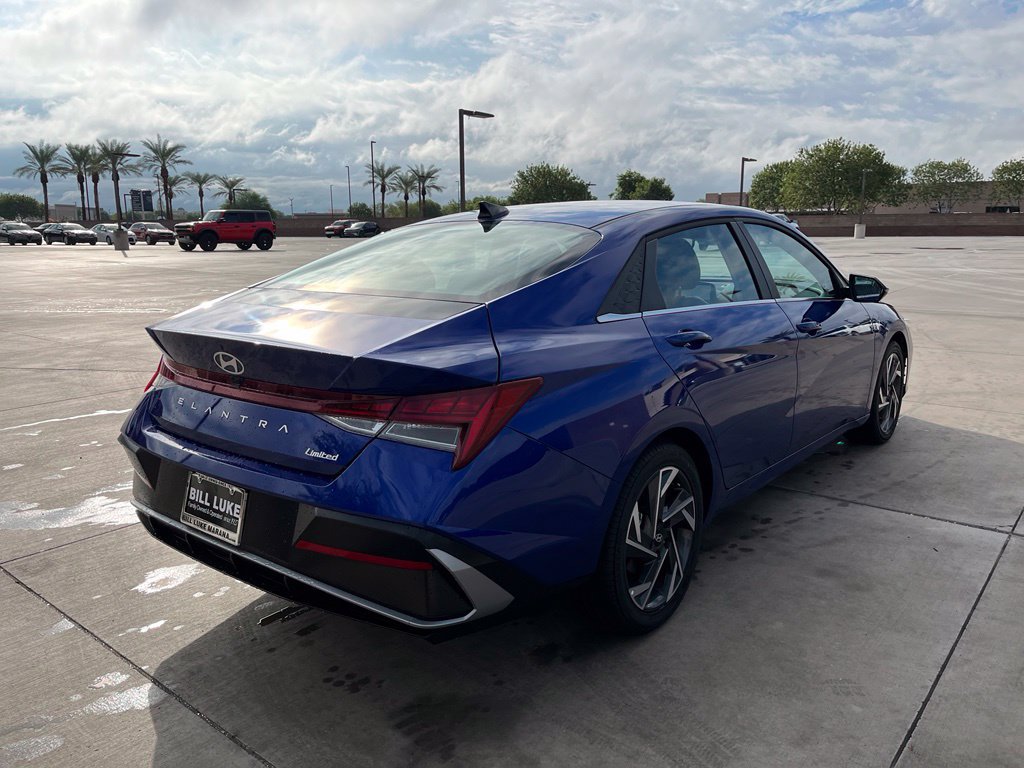 Used 2025 Hyundai Elantra Limited FWD image 7