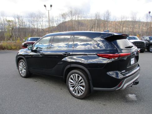 Used 2022 Toyota Highlander Platinum image 7