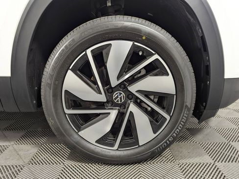 Used 2024 Volkswagen Atlas SE image 28