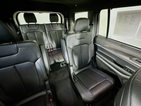 Used 2025 Jeep Grand Cherokee L Limited w/ Luxury Tech Group II RWD image 14
