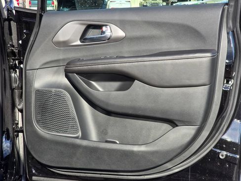 New 2026 Chrysler Pacifica Select w/ S Appearance Package FWD image 36