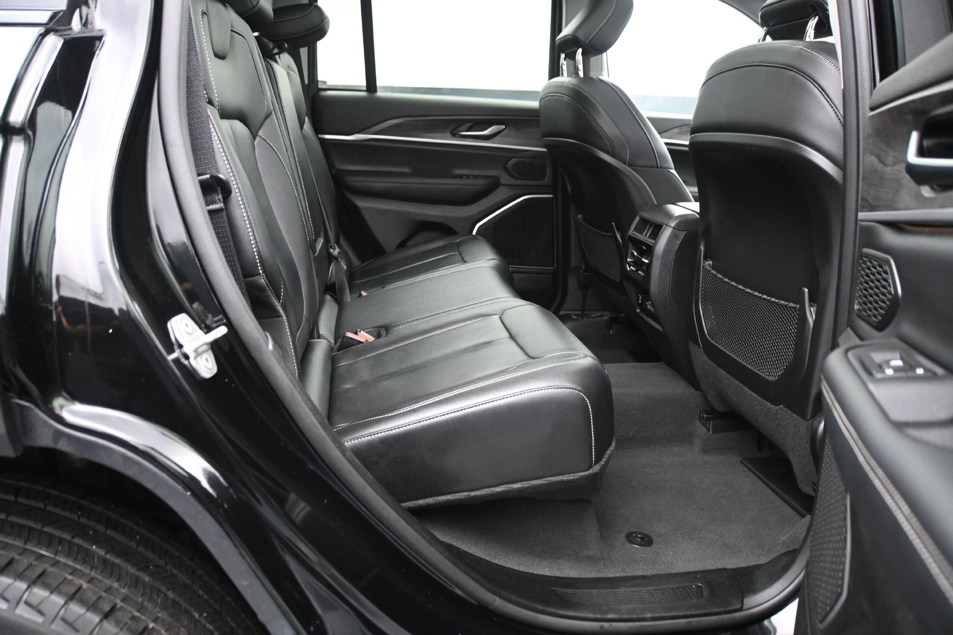 Used 2022 Jeep Grand Cherokee Limited AWD/4WD image 14