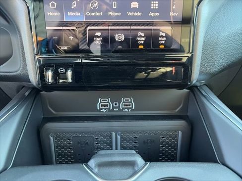 New 2026 RAM 2500 Laramie AWD/4WD image 16