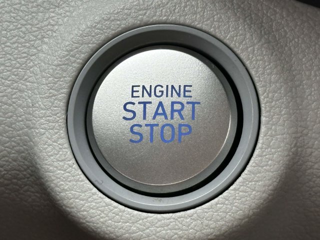 Used 2025 Hyundai Venue Limited FWD image 28