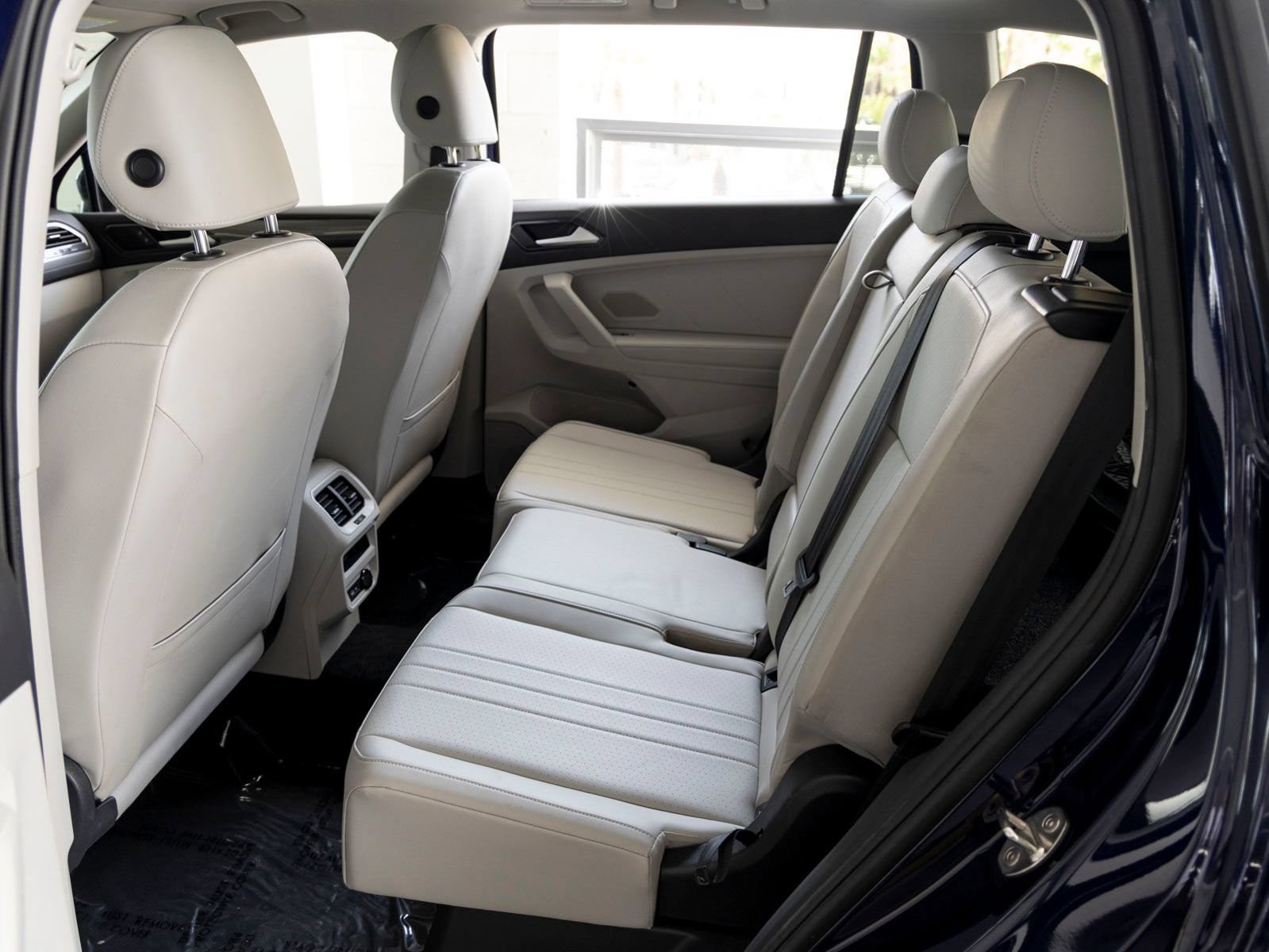 Used 2023 Volkswagen Tiguan SE w/ Panoramic Sunroof Package FWD image 20