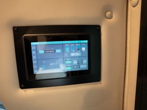 Used 2023 Mercedes-Benz Sprinter 4500 image 31