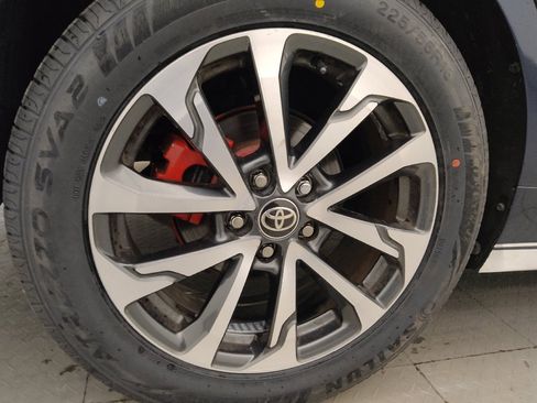 Used 2021 Toyota Camry LE FWD image 31