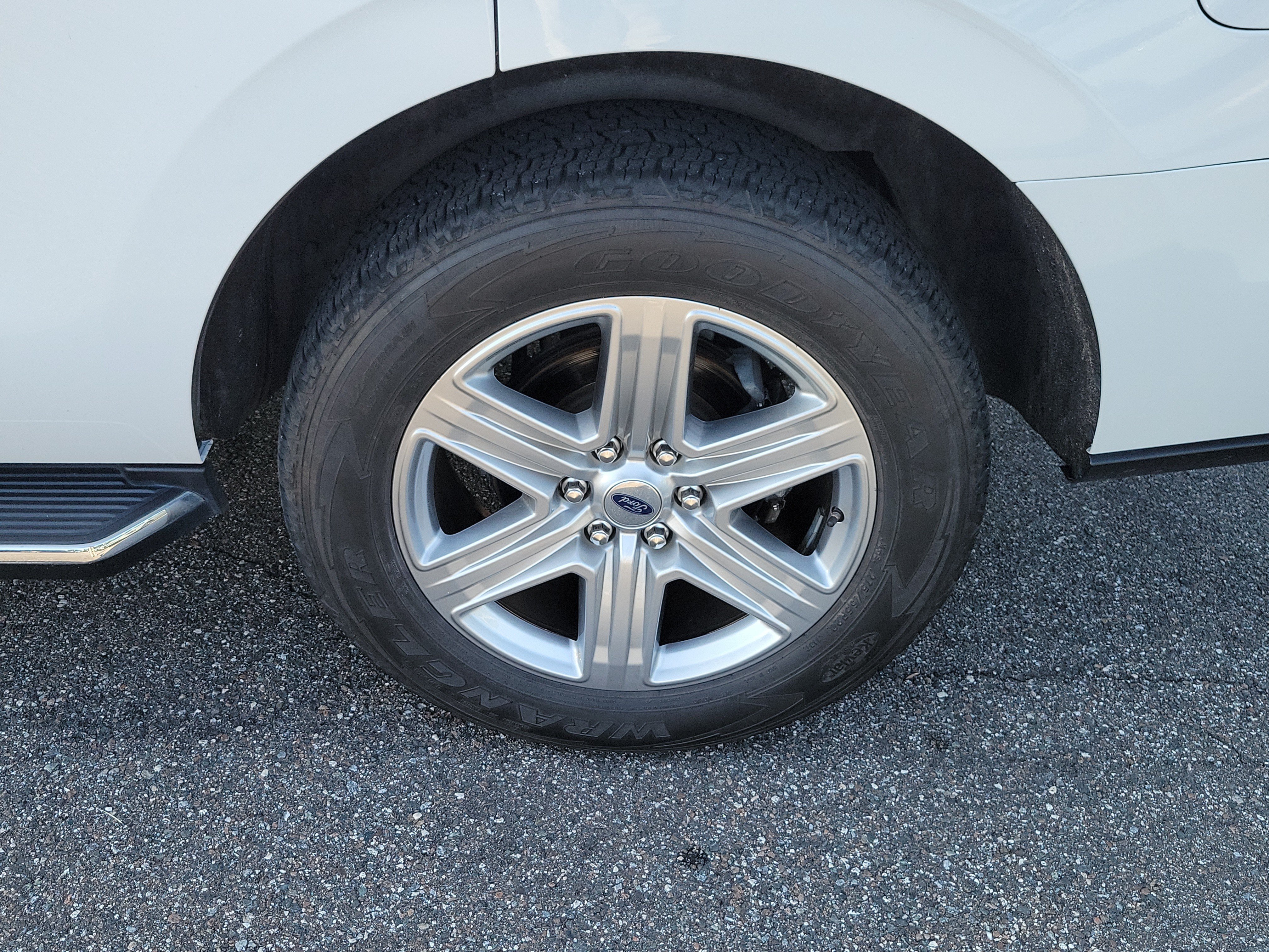 Used 2019 Ford Expedition XLT w/ Equipment Group 202A RWD image 40