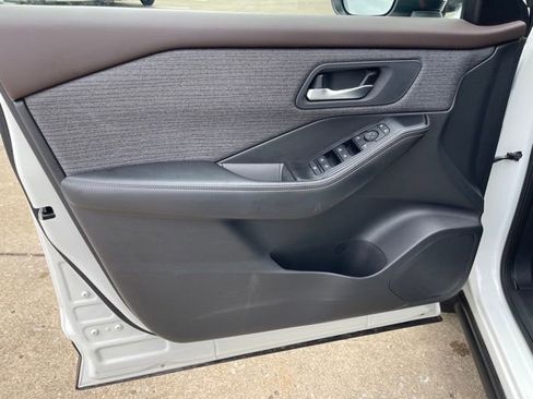 Used 2023 Nissan Rogue SV AWD/4WD image 21